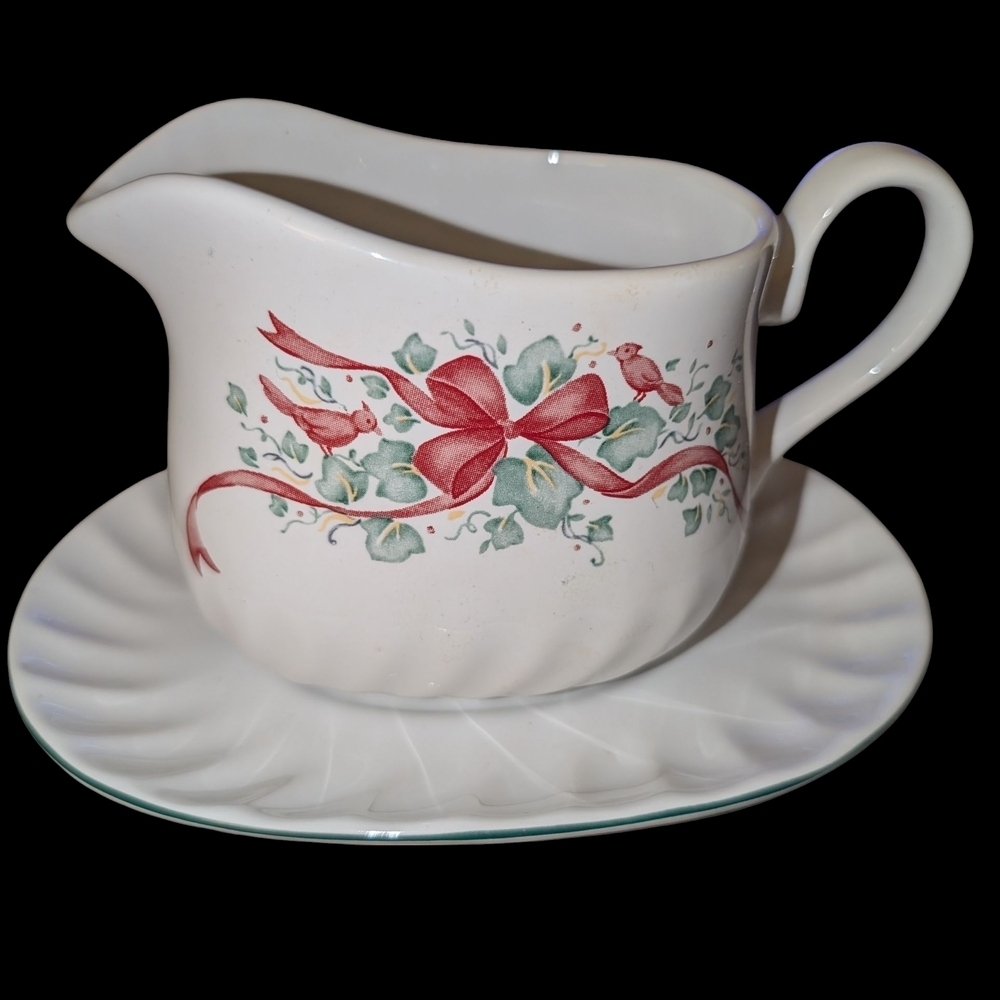 Corelle Callaway Holiday Gravy Boat Serveware